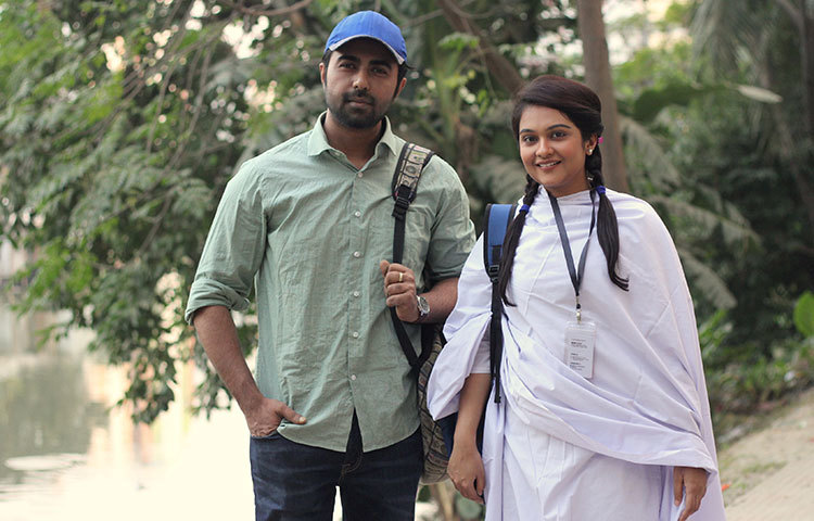 শুটিং স্পটে ক্যামেরাবন্দি হয়েছেন অপূর্ব-তৃষা।