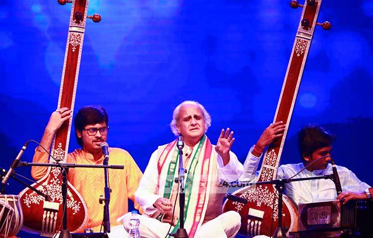 পাঁচ দিনব্যাপী বেঙ্গল উচ্চাঙ্গসংগীত উৎসবের দ্বিতীয় দিনের আয়োজন শুরু হয় ২৭ ডিসেম্বর বুধবার সন্ধ্যা সাড়ে ৭টায়। ছবি : মাহবুব আলম