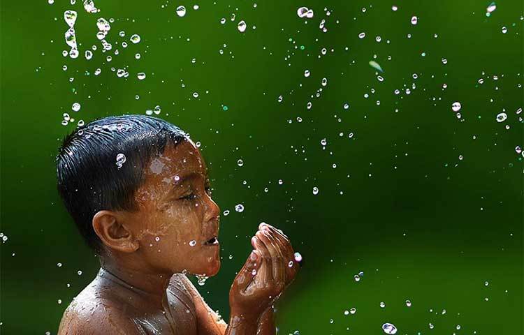 ঠান্ডা পানিতে গোসল করলে শরীরের রোগ প্রতিরোধ ক্ষমতা বৃদ্ধি পায়।