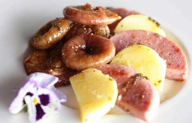 প্রধানত লাতিন আমেরিকার খাবারের জন্যই বিখ্যাত বিরাটের এই রেস্তোরাঁ। এর পাশাপাশি স্প্যানিশ, ইতালিয়ান, পর্তুগিজ, জাপানি এবং ফরাসি খানাও পরিবেশন করে নুয়েভা।