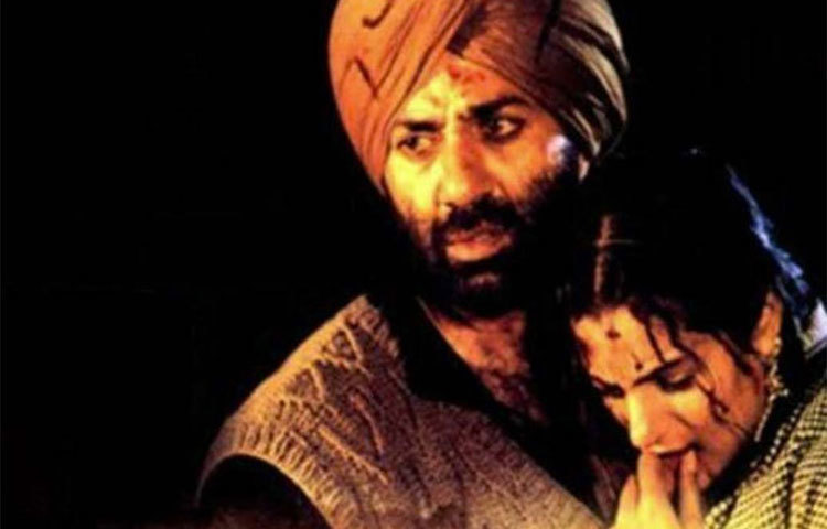 ড্রামা ও রোম্যান্সের দুরন্ত ককটেল ‘গদর: এক প্রেম কথা’। দেশভাগের পর ভারত পাকিস্তানের দুই পরিবারের কাহিনি নিয়ে সানি দেওলের এই ছবি। ৫ কোটি ১০ লক্ষের কাছাকাছি টিকিট বিক্রি হয়েছিল এর।