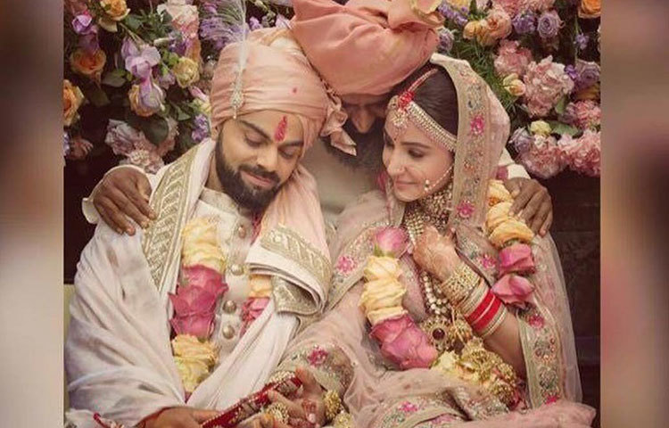 প্রথম থেকেই ডেস্টিনেশন ওয়েডিংয়ের স্বপ্ন দেখেছিলেন অনুশকা। তার ইচ্ছে ছিল, প্রকৃতির মাঝে বিয়ে করার। মূলত তার ইচ্ছাতেই ইতালিতে গাঁটছড়া বাঁধলেন দুই লভ বার্ডস।