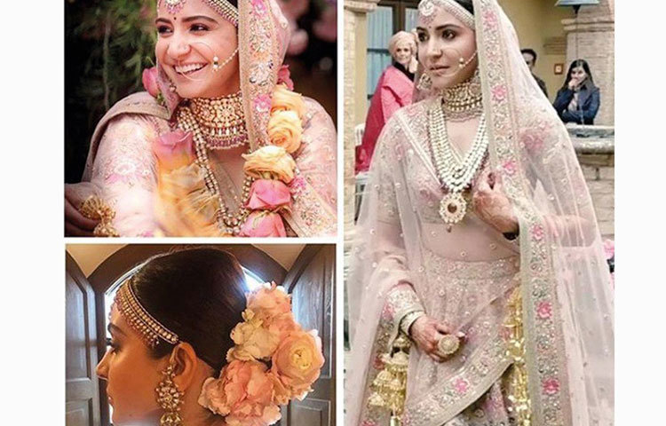 সব্যসাচী মুখোপাধ্যায় অনুশকার পোশাক ও গয়নার দায়িত্বে ছিলেন। সব্যসাচীর হেরিটেজ জুয়েলারি কালেকশন থেকে কেনা দশ লক্ষের হীরার নেকলেস পড়েছিলেন নায়িকা।