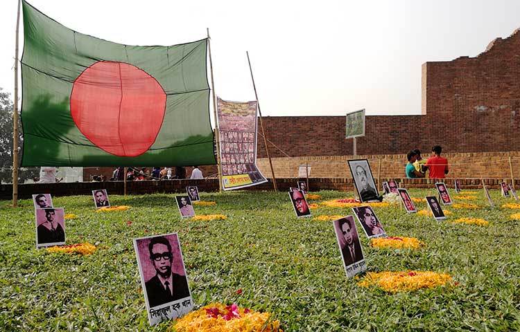 সত্যিই ‘আমারা তোমাদের ভুলেবো না’- ‘হুয়াওয়ে নোভা টুআই’ মোবাইলের ক্যামেরায় তুলে ধরা হয়েছে বুদ্ধিজীবী দিবসের ছবি।