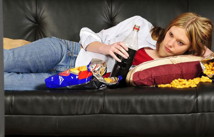 যারা সারাক্ষণ শুয়ে বসে থাকেন অর্থাৎ হাঁটা-চলা কম করেন, তাদের ক্যানসার হওয়ার সম্ভাবনা অনেক বেশি।