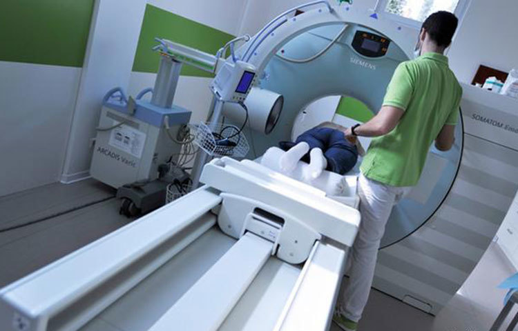 এক্সরে রশ্মি জেনোটাইপের ক্ষতির কারণ, তবে সাধারণ এক্সরেতে তেমন ক্ষতি হয় না। সে রকম প্রয়োজন না হলে কম্পিউটার-টোমোগ্রাফি না করাই ভালো।