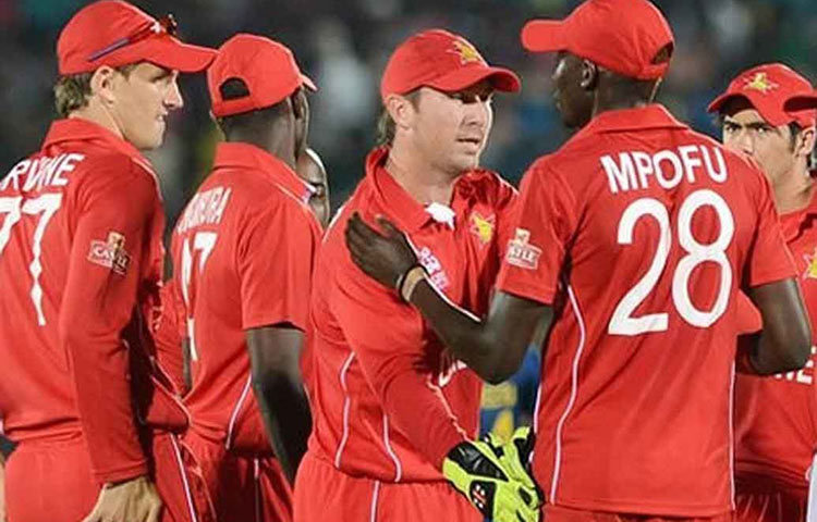 টানা ম্যাচ হারার রেকর্ডটি রয়েছে জিম্বাবুয়ের দখলে। ২০১০ থেকে ২০১৩ সালের মধ্যে টানা ১৬টি ম্যাচ হেরে এই লজ্জার রেকর্ড করে জিম্বাবুয়ে।