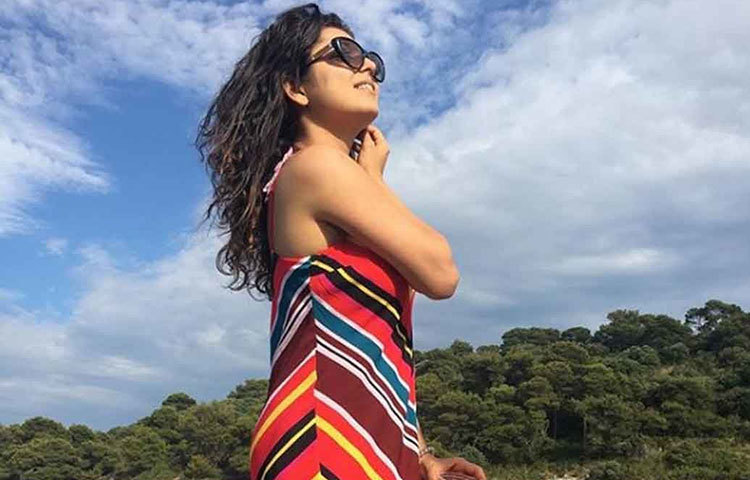 ষষ্ঠ স্থানে রয়েছেন টেলি তারকা দ্রাষ্টি ধামি।