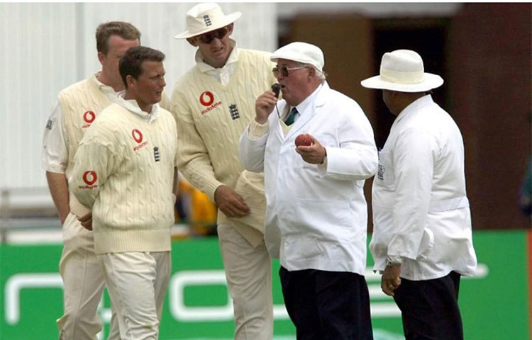 ডেভিড শেপার্ড : আম্পায়ার হিসেবে তিনি জনপ্রিয় ছিলেন। একসময়ে ক্রিকেটও খেলেছেন। শেপার্ড মারা যান ২০০৫ সালে। ২২ টি টেস্ট খেলেছেন ইংল্যান্ডের হয়ে। ক্রিকেট পরবর্তী জীবনে চার্চের বিশপ হয়েই কাটিয়েছিলেন তিনি।