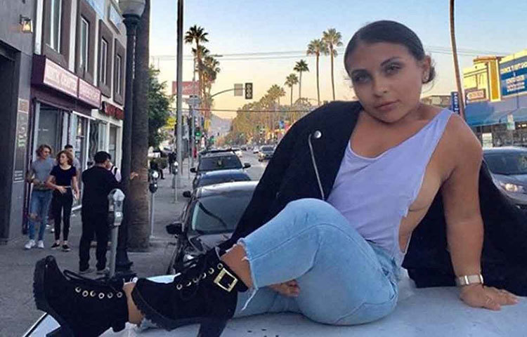 সাড়ে তিন ফুট উচ্চতা নিয়েও মডেলিং দুনিয়া কাঁপাচ্ছেন ড্রু প্রেস্টা। আমেরিকার নেভাদার রেনো শহরে জন্ম তার। তবে কর্মসূত্রে এখন লস অ্যাঞ্জেলসে থাকেন ড্রু।