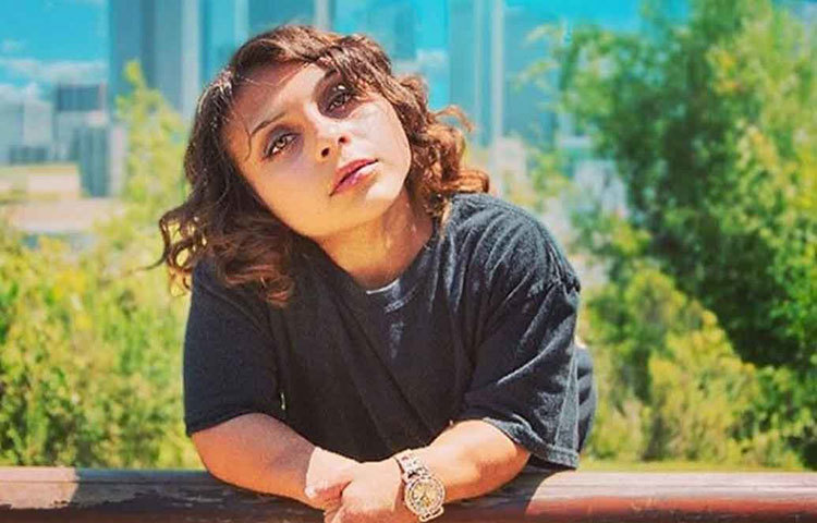 ২১ বছরের ড্রু জন্ম থেকেই একোনড্রেপ্লাসিয়ার শিকার। এটি এক ধরনের বামনত্ব রোগ। প্রাপ্ত বয়ষ্ক হলেও ড্রুয়ের উচ্চতা মাত্র ৩ ফুট ৪ ইঞ্চি।