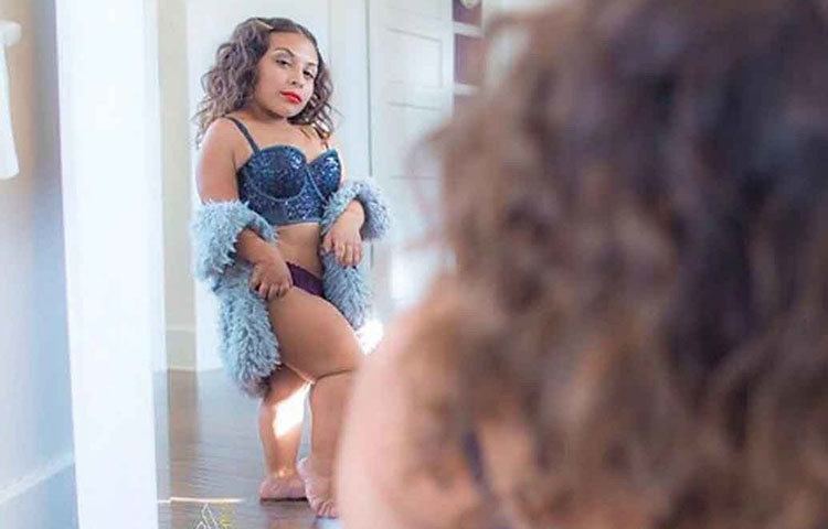 ড্রু দিন-রাত সমান তালে মডেলিং করে যাচ্ছেন। কর্মেই যেন তার সব প্রশান্তি।