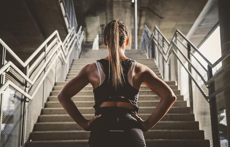 হাড় ও মাংসপেশী শক্ত হয় সকালে খালিপেটে পানি পান করলে।