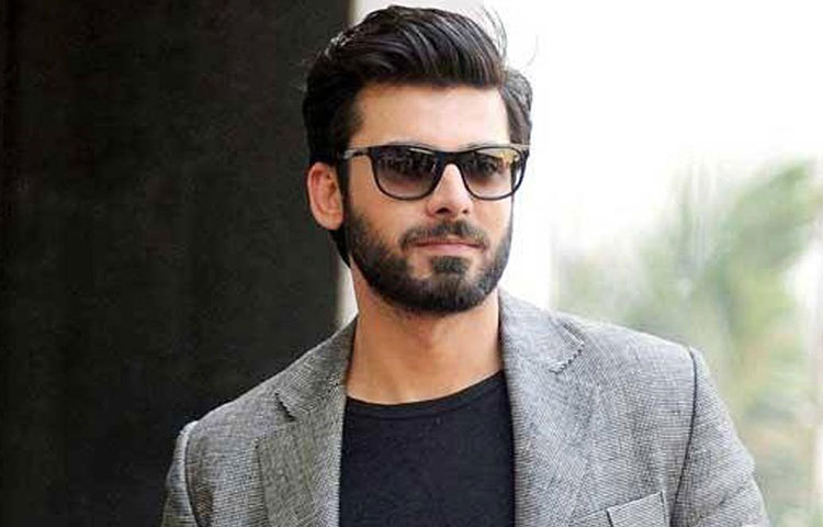 ফাওয়াদ খান : মেয়ে ফ্যানেদের হার্টথ্রব ফাওয়াদ খানও ডায়াবেটিসে আক্রান্ত। ১৭ বছর বয়সে টাইপ ১ ডায়াবেটিস ধরা পড়ে ফাওয়াদের। তার কথায়, অতিরিক্ত ধূমপানের কারণেই এই রোগ থাবা বসায় তার শরীরে। নিয়মিত শরীরচর্চা এবং খাদ্যাভাসে বদল এনেই নিজেকে চনমনে রেখেছেন এই অভিনেতা।