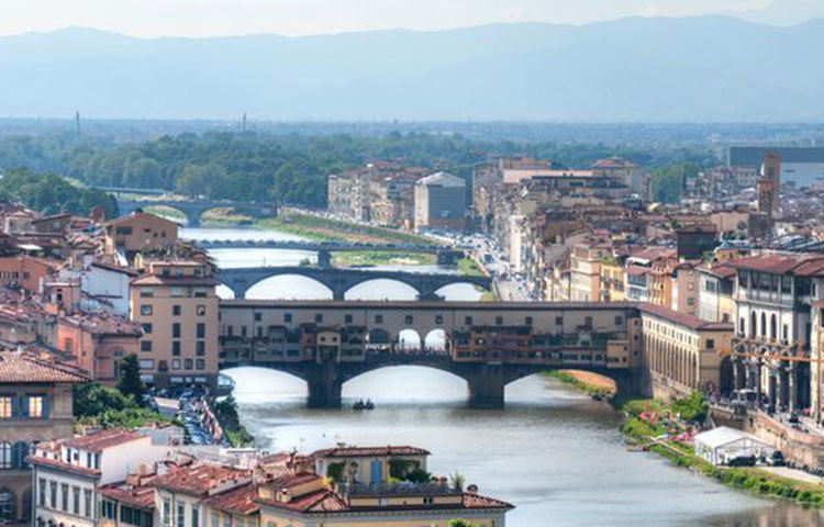 ফ্লোরেন্স, ইটালি : ঠিক যেন ছবির মত সাজানো এ শহরটি।