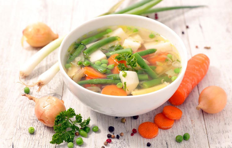 ভেজিটেবল স্যুপ : শীতের সময়ে নানা রকম সবজি পাওয়া যায়। মনের মতো সবজির স্যুপ তৈরি করে প্রতিদিন খান। এতে ক্যালোরি কম, কিন্তু স্বাস্থ্যের জন্য খুবই ভাল।