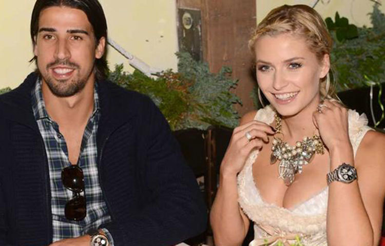 গ্যার্কের সঙ্গে খেদিরা : জার্মান টেলিভিশন সঞ্চালিকা এবং ফ্যাশন মডেল লেনা গ্যার্কের সঙ্গে সামি খেদিরার সম্পর্কের শুরু হয় ২০১১ সালে। আগে বার্লিন এবং নিউ ইয়র্ক শহরে বসবাস করলেও এখন খেদিরাকেই বেশি সময় দেন গ্যার্কে, থাকেন তাই মাদ্রিদে।