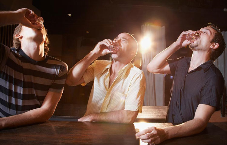 এমন কোনো ছবি পোস্ট করবেন না, যা আপনাকে অস্বস্তিকর পরিস্থিতিতে ফেলতে পারে।