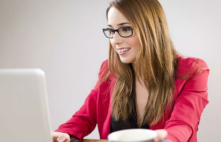 বয়ফ্রেন্ডরা খোঁজেন আত্মনির্ভরশীল গার্লফ্রেন্ড। কেননা তারা চান না গার্লফ্রেন্ড তাকে অভিভাবক হিসেবে না ভাবুক।