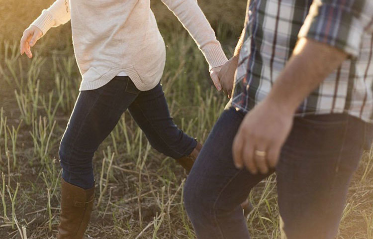 যখন কোনো খারাপ সময় আসবে। যে সময়টা মনে হবে মানসিকভাবে খুব বিপর্যস্ত, সে সময় যেন তার গার্লফ্রেন্ড তাকে উৎসাহ দেন।