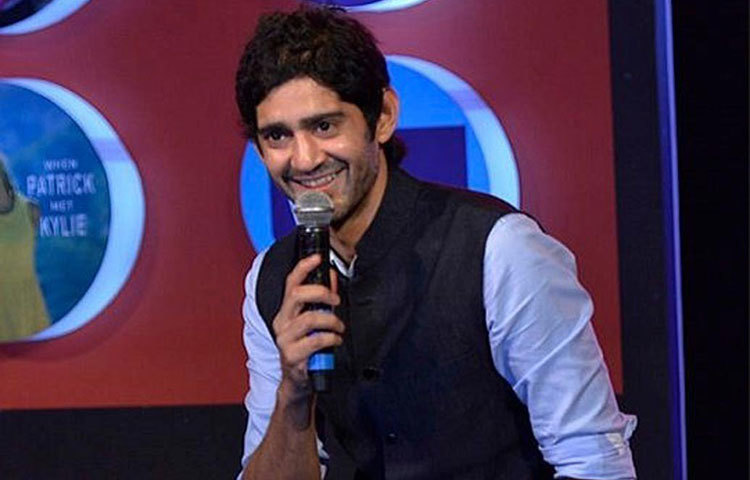 গৌরব কাপুর : ২২ বছর বয়সে টাইপ ১ ডায়াবেটিসে আক্রান্ত হন টেলিভিশন জগতের এই জনপ্রিয় সঞ্চালক। গৌরব জানিয়েছেন, ব্যস্ত জীবন এবং অনিয়মিত ডায়েটের কারণেই এই রোগের শিকার হয়েছেন তিনি।