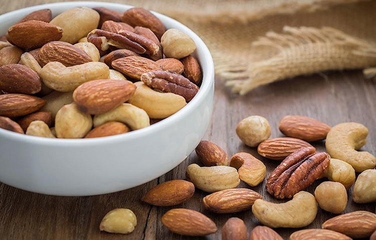 বাদাম : বাদাম স্বাস্থ্যের পক্ষে গুরুত্বপূর্ণ একটি খাবার। বাদামে থাকা বিভিন্ন প্রোটিন, ভিটামিন দেহে বিভিন্ন পুষ্টি যোগায়। এবং লম্বা হতে সহায়তা করে থাকে।