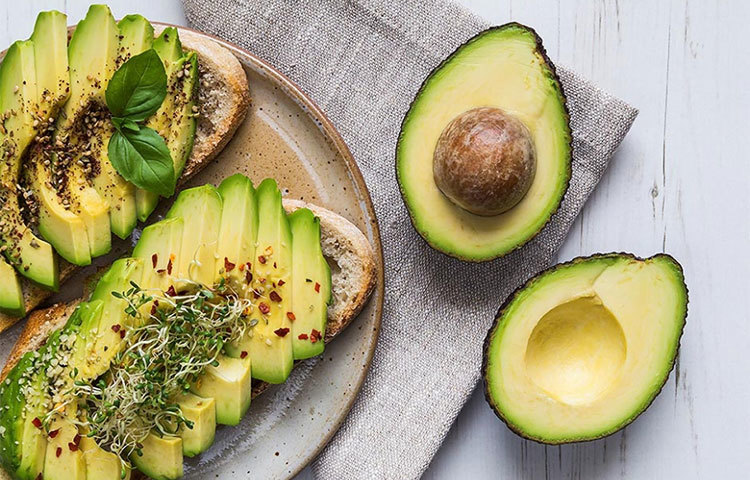 আভাকাডো : আভাকাডো দেহে বিভিন্ন পুষ্টি উপাদান সরবরাহ করে থাকে, যা লম্বা হওয়ার সহায়ক।