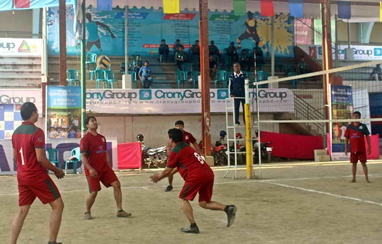 জাগো নিউজের পক্ষে মাঠে নামেন- মনিরুজ্জামান উজ্জ্বল, ফজলুল হক শাওন, সিরাজুজ্জামান, রানা মাসুদ, মামুন আব্দুল্লাহ, শফিকুল ইসলাম, মুরাদ হুসাইন, মেজবাউল হক এবং সাঈদ শিপন। ছবি : বিপ্লব দিক্ষৎ