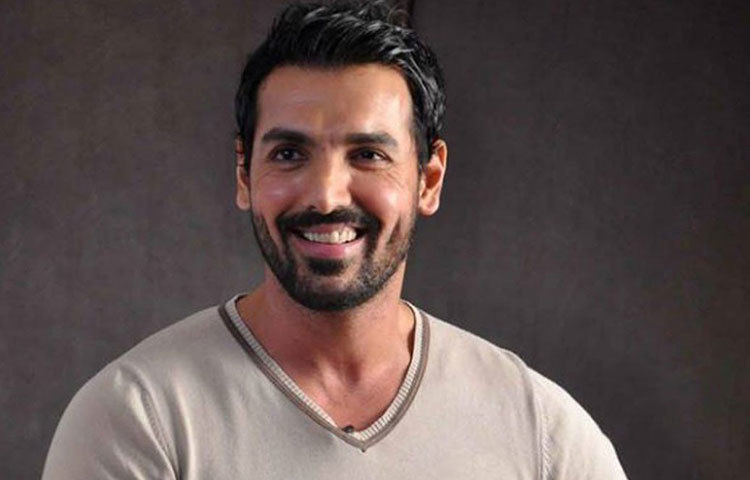 জন আব্রাহাম : ‘জেএ এন্টারটেইনমেন্ট’ প্রডাকশন কোম্পানির মালিক তিনি। আইএসএলে নর্থ ইস্ট ইউনাইটেড টিমের মালিকও আব্রাহাম।