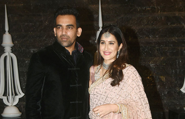 সব্যসাচী মুখার্জির ডিজাইনের শাড়িতেই বিয়ের পিঁড়িতে বসেন সাগরিকা।