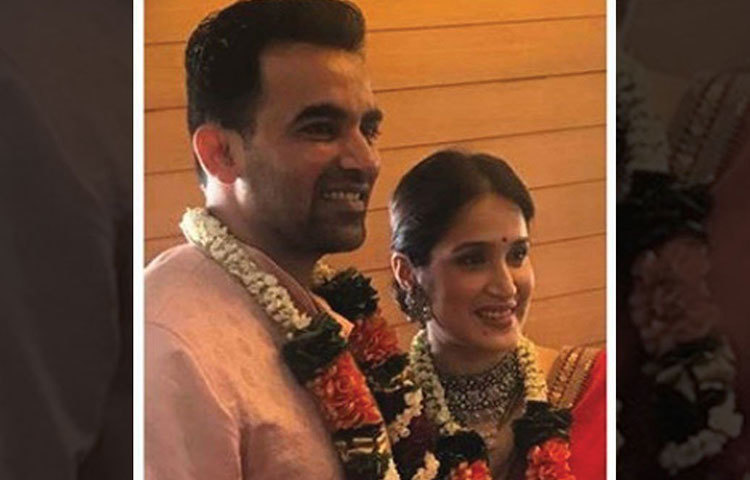 গত বছরের শেষ দিকে প্রথম শোনা গিয়েছিল তাদের প্রেমের খবর। বেশির ভাগ পার্টি বা আউটিংয়ে এই যুগল দেখা যেত।