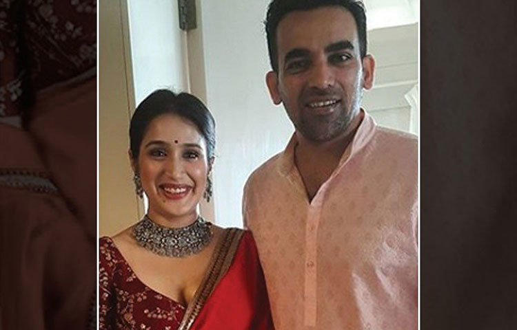 এই যুগলের বিয়ের খবর এখন বলিউডের সবার মুখে মুখে।