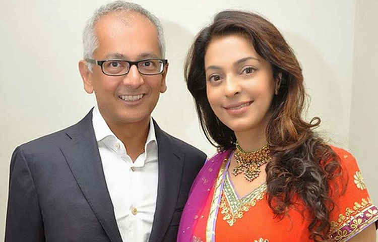 ১৯৯৫ সালে বিয়ে প্রাক্তন মিস ইন্ডিয়া জুহি চাওলা ও জয় মেহতা। জুহির স্বামী জয় মেহতা একজন ব্যবসায়ী।