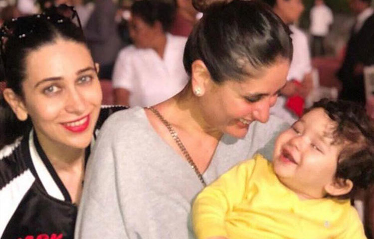 মায়ের সঙ্গে খুনসুটি তৈমুরের।