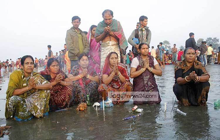 রাসমেলা উদযাপন কমিটির সভাপতি ও কলাপাড়া পৌর মেয়র বিপুল জানান, প্রায় দুইশ বছর ধরে পূর্ণিমা তিথিতে এ রাসলীলা উৎসব ও মেলা চলে আসছে। ছবি : কাজী সাঈদ