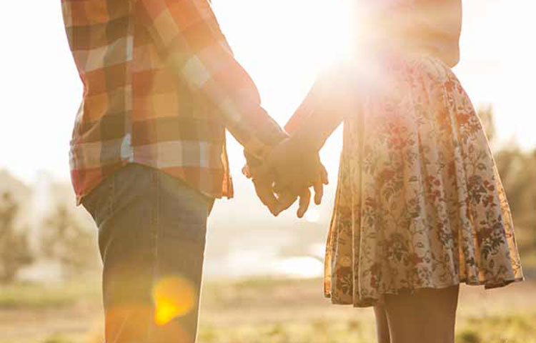 কুম্ভ : প্রেম এবং সম্পর্কের ক্ষেত্রে মিশ্র ফল পাওয়া যাবে নতুন বছর ২০১৮ সালে। বছরের প্রথমার্ধ আগে থেকেই চলে আসা সম্পর্কের ক্ষেত্রে ভালো সময়।