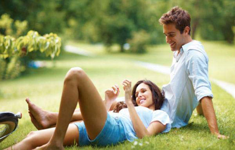 বৃষ : বছরের শুরুতে প্রেমের বিষয়গুলি আপনার জীবনে ঝলকানি ছড়িয়ে দেবে। যেভাবে চান সঙ্গী কিংবা সঙ্গীনীর সঙ্গে ভ্রমণে যেতে পারবেন কিংবা রাজকীয় ডিনারে অংশ নেবেন।