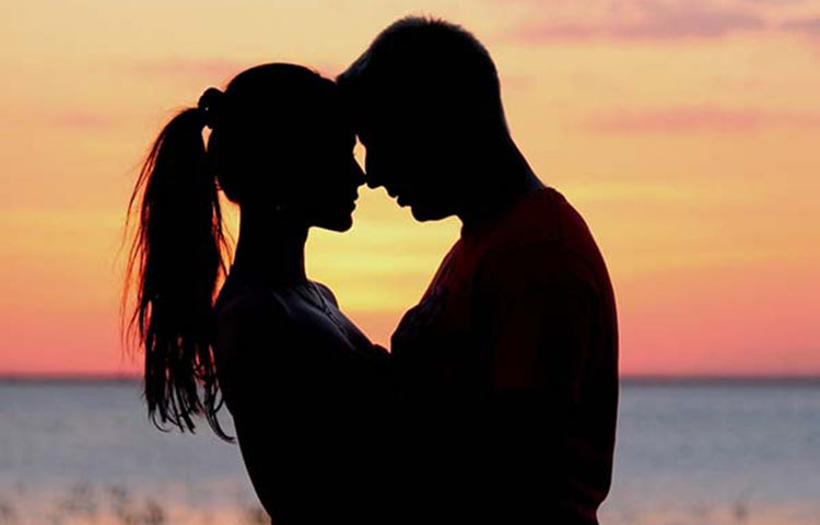 মিথুন : প্রেম এবং সম্পর্কের ক্ষেত্রে বছরটি বেশ পজিটিভ হবে। প্রত্যেকটি অবস্থানকেই উপভোগ করবেন। এই স্বভাবই আপনাকে সঙ্গী কিংবা সঙ্গীনীর প্রতি আকৃষ্ট করবে।