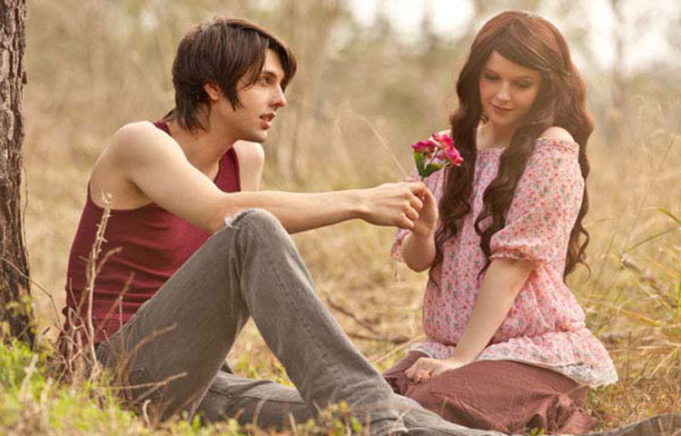 কর্কট : প্রথমের দিকের মাসগুলিতে সঙ্গী কিংবা সঙ্গীনীর সঙ্গে সম্পর্কের কিছু টানাপোড়েন তৈরি হতে পারে। ১৭ জানুয়ারি থেকে ৭ মার্চের মধ্যে এই অবস্থা চলতে পারে।