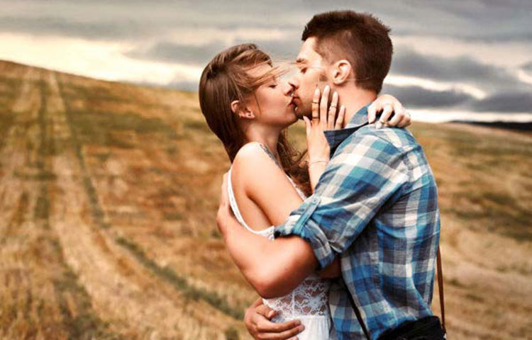 বৃশ্চিক : বছরের শুরুতে সম্পর্কে অস্বস্তিজনক কিছু ঘটতে পারে। সঙ্গী কিংবা সঙ্গীনী অসুস্থ হয়ে পড়তে পারেন। ১৭ জানুয়ারি থেকে ৭ মার্চের মধ্যে সময়ে সম্পর্কে তীব্রতা আসবে কিংবা উৎসাহিত হওয়ার মতো দিকে যাবে।