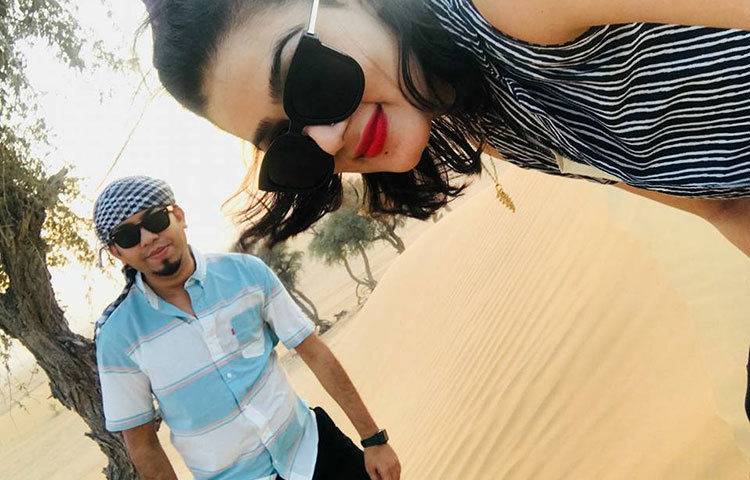 দুবাইয়ে মাহির সঙ্গে রয়েছেন তার স্বামী অপু।