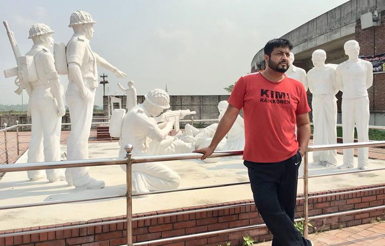 একটি বিজ্ঞাপন চিত্রের শুটিংয়ে মেহেরপুরের মুজিবনগরে গিয়েছিলেন চিত্রনায়ক ওমর সানি। সেখানে ভ্রমণের ছবি ফেসবুকে দিয়েছেন।