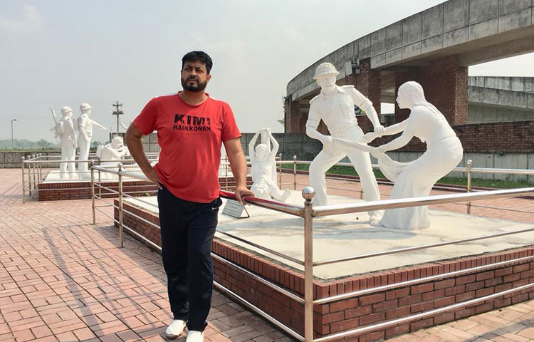 মুজিবনগরে ভ্রমণে এসে সানি আবেগে আপ্লুত হয়ে যান। ফিরে যান মুক্তিযুদ্ধের দিনগুলোতে।