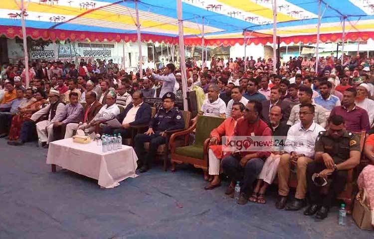 আনন্দ শোভাযাত্রা উপলক্ষে আলোচনা সভার আয়োজন করা হয়। ছবি : হাসান মামুন