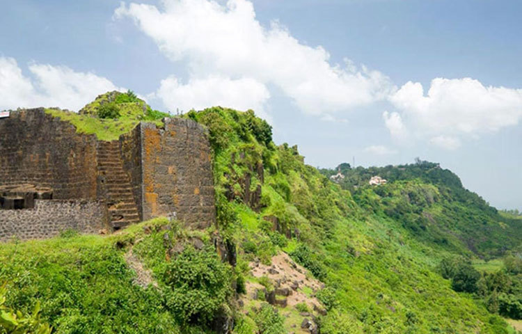 মাসাইয়ের অনতিদূরেই রয়েছে পানহালা দুর্গ। সবুজে মাখা এই দৃশ্য সবাইকে ভীষণ মুগ্ধ করবে।