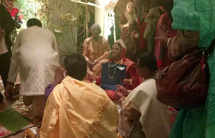 এদিন শহরের এক পাঁচতারায় বসেছিল বিয়ের আসর।