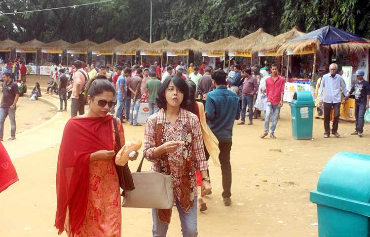 বাংলার ঐতিহ্যকে তুলে ধরতে দ্বিতীয় বারেরমতো বাঙালিয়ানায় সাজানো হয়েছে এই উৎসব ও মেলা। ছবি : বিপ্লব দিক্ষৎ