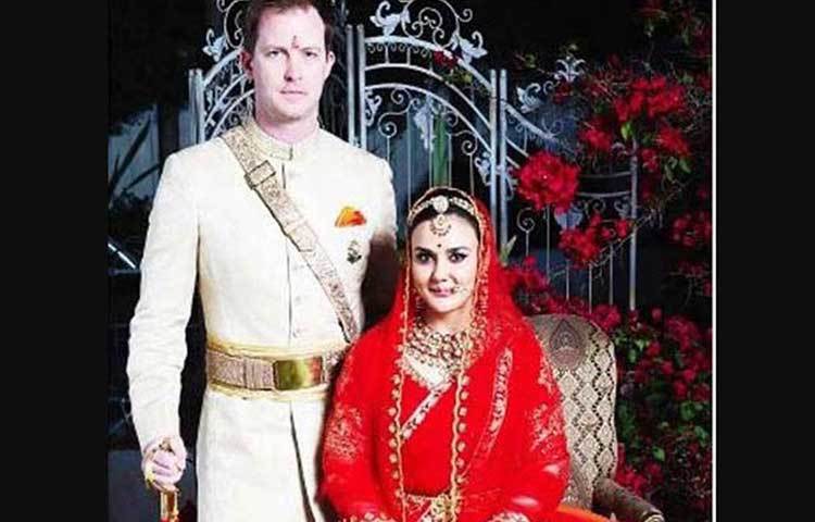 লস অ্যাঞ্জেলসে ফিনান্সিয়াল অ্যানালিস্ট জেন গুডএনাফ-এর সঙ্গে ২০১৬ সালে বিয়ে হয় প্রীতি জিনতার। প্রীতির বিয়ের নেকলেসের দাম ছিল আনুমানিক ৮৫ লাখ টাকা।