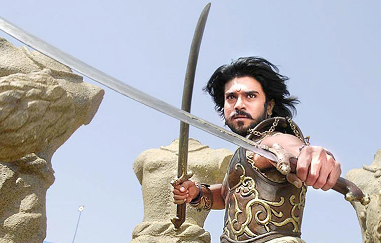 রামচরণ তেজা : ব্লকবাস্টার ছবি ‘মগধীরা’য় অভিনয়ের পরে রাতারাতি তারকা হয়ে ওঠেন তিনি। তার পরে ‘জঞ্জির’-এর মাধ্যমে বলিউডে পা রাখলেও থিতু হতে পারেননি।