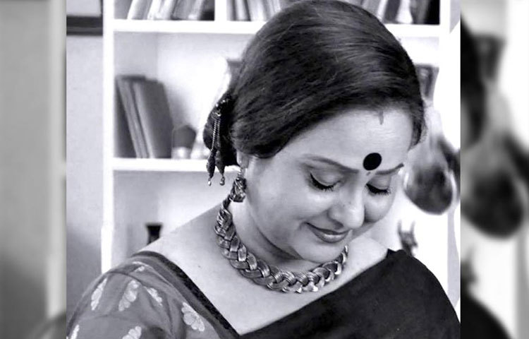 রীতা কয়রালের আকস্মিক প্রয়াণে দর্শকরা যেমন হতবাক, টালিগঞ্জের শিল্পী-মহলেও নেমে এসেছে শোকের ছায়া।